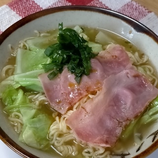 ごまラー油♪美味しい☆キャベツとベーコンのラーメン